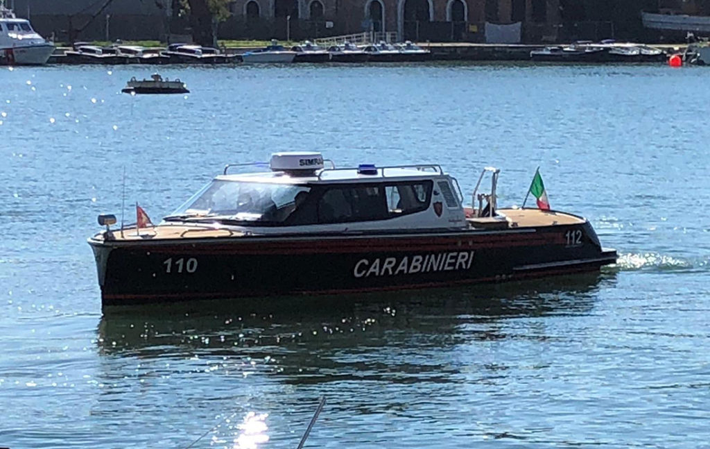 carabinieri imbarcazione