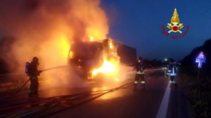 Camion in fiamme-2